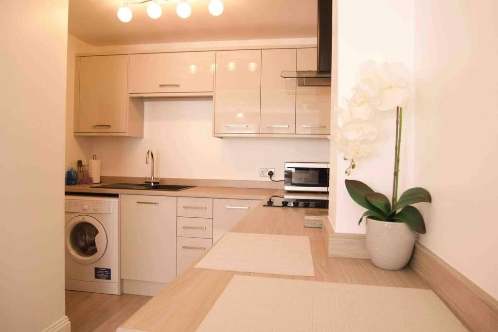 York City Centre, Recently Renovated 2 Bedroom Flat Dış mekan fotoğraf